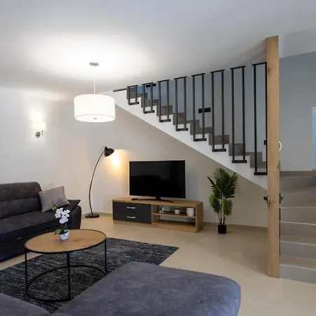 Villa Olea By Guide Blace